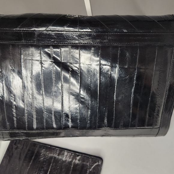 VNTG. GENUINE EEL SKIN SHOULDER BAG & MATCHING BIFOLD WALLET - Picture 10 of 13